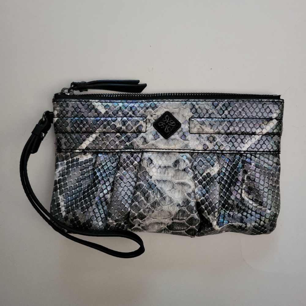 NWOT Vera Wang Wristlet